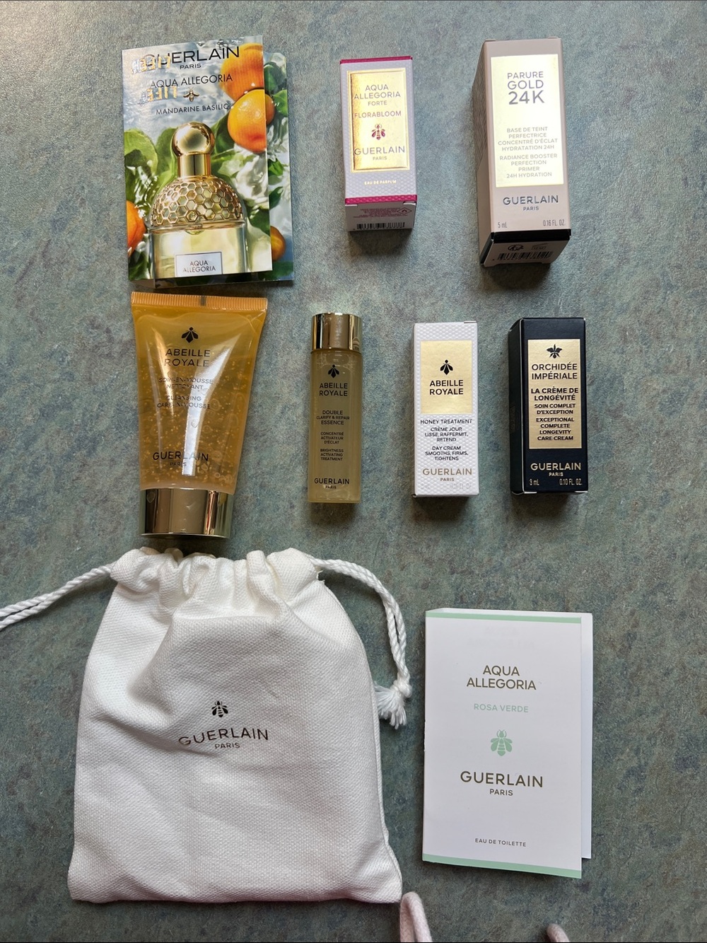 GUERLAIN Skincare travel collection